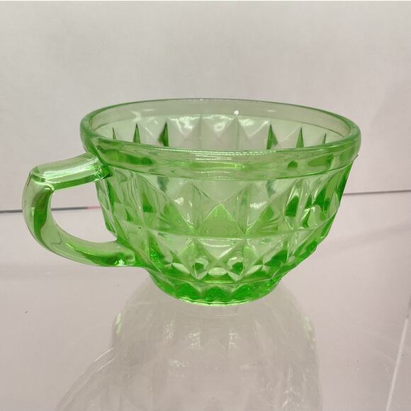 Jeanette Windsor Cube Green Depression Glowy Glass Cup - Picture 4 of 8